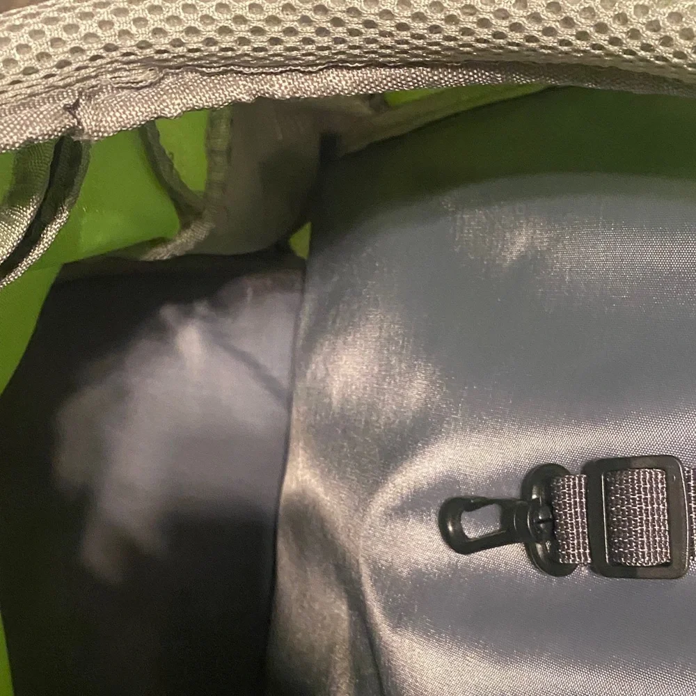 Pet carrier Stylish Green and gray backpack